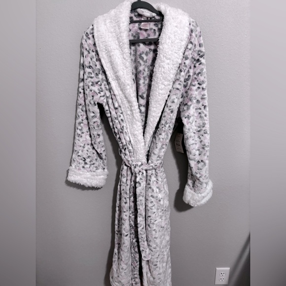Sweet Treasures women’s fleece long robe - Picture 1 of 6
